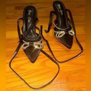 Chase & Chloe Womens Closed point Toe heels Rhinstone Slingback,Adjustable Strap